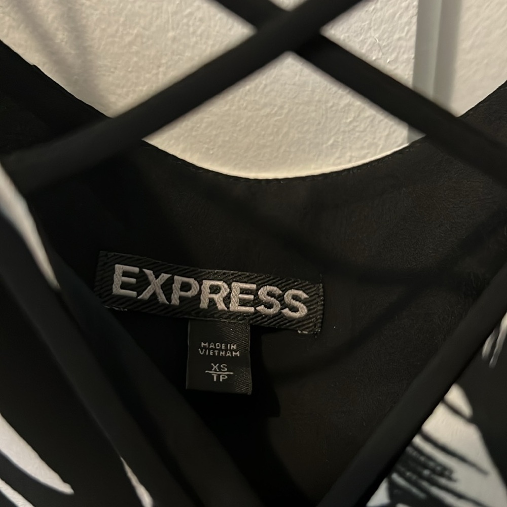 Express top - Picture 2 of 2